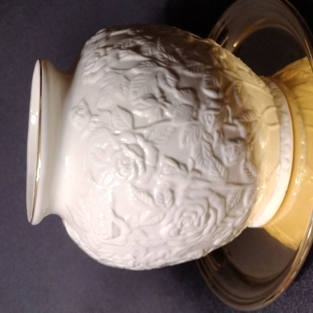 Beautiful Embossed Roses Vase - Picture 2 of 7